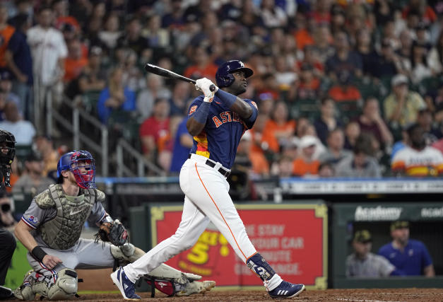 Yordan Álvarez presenta molestias en la mano izquierda.