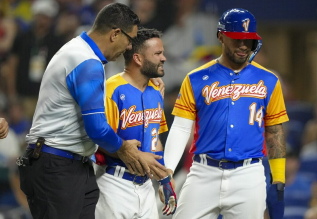 José Altuve recibió un pelotazo a 95 millas.