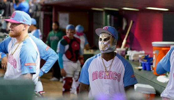 Arozarena Arozarena es fans de Místico y le fascina la lucha libre mexicana.