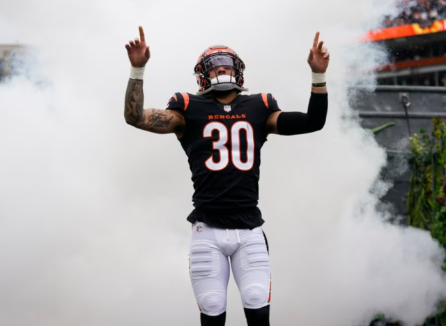 Bates pasó sus cinco temporadas con los Bengals.