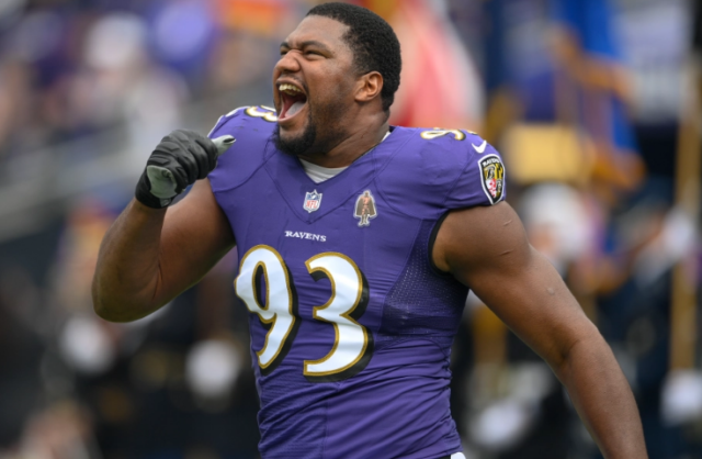 Campbell Campbell es el liniero defensivo de mayor edad en activo,