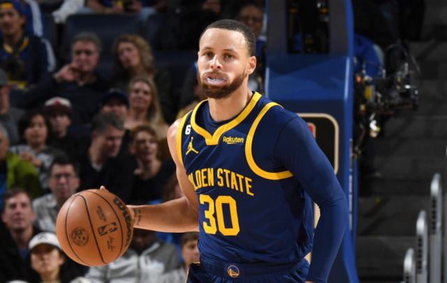 Curry llegó el jueves a diez juegos perdidos por lesión.