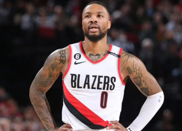 Damian Damian Lillard sensible baja para Portland Trail Blazers.