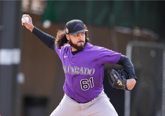 Justin Lawrence lució inmenso en su presentación con Rockies.