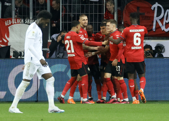 Leverkusen Leverkusen ganó con dos penales cobrados por el argentino Palacios.