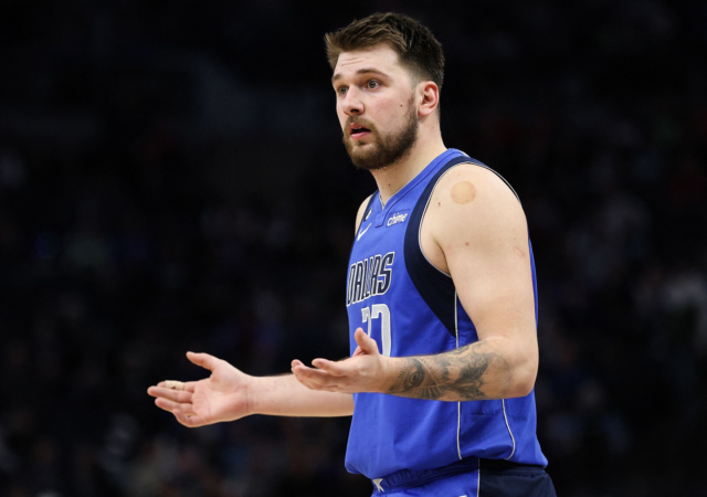 Luka Los oficiales no lo presentaron con una falta técnica por el gesto.