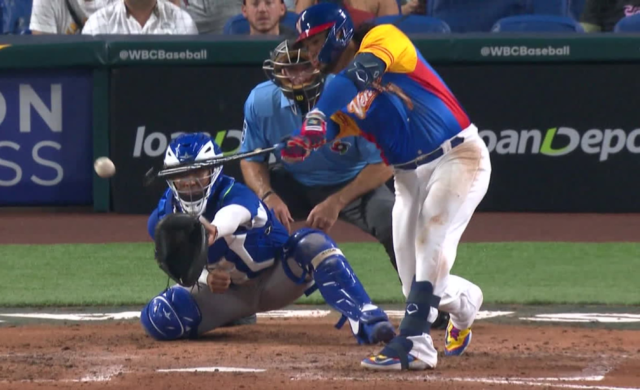 Suarez Suárez sencillo remolcador de dos carreras.