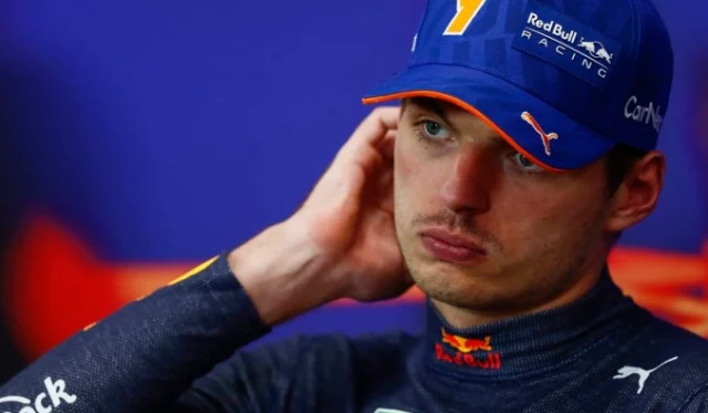 Verstappen El auto 1 de Verstappen excedió los límites de velocidad.