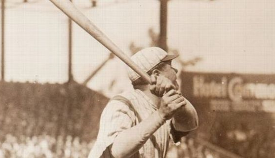 El bate vendido recientemente en una subasta "coincidió con esta foto".