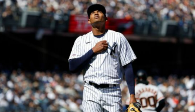 Brito El dominicano Jhony Brito lanzó hoy ante los Orioles.