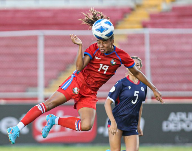 Karla Panamá sacó triunfo en los dos amistosos ante Dominicana, pero fue exigida.