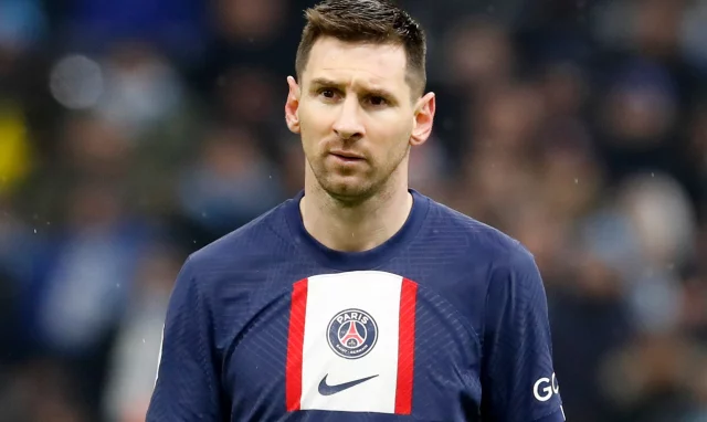 La oferta millonaria a Messi se da en medio de dudas si sigue o no en el PSG.