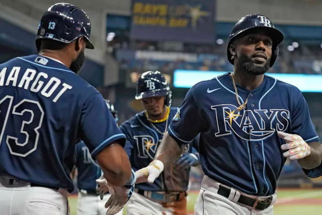 Rays Randy Arozarena dio cuadrangular e impulsó cuatro carreras.