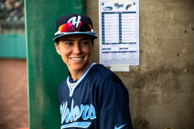 Ronnie Gakownik fue nombrada manager de los Hillsboro Hops de nivel Clase A Alta.