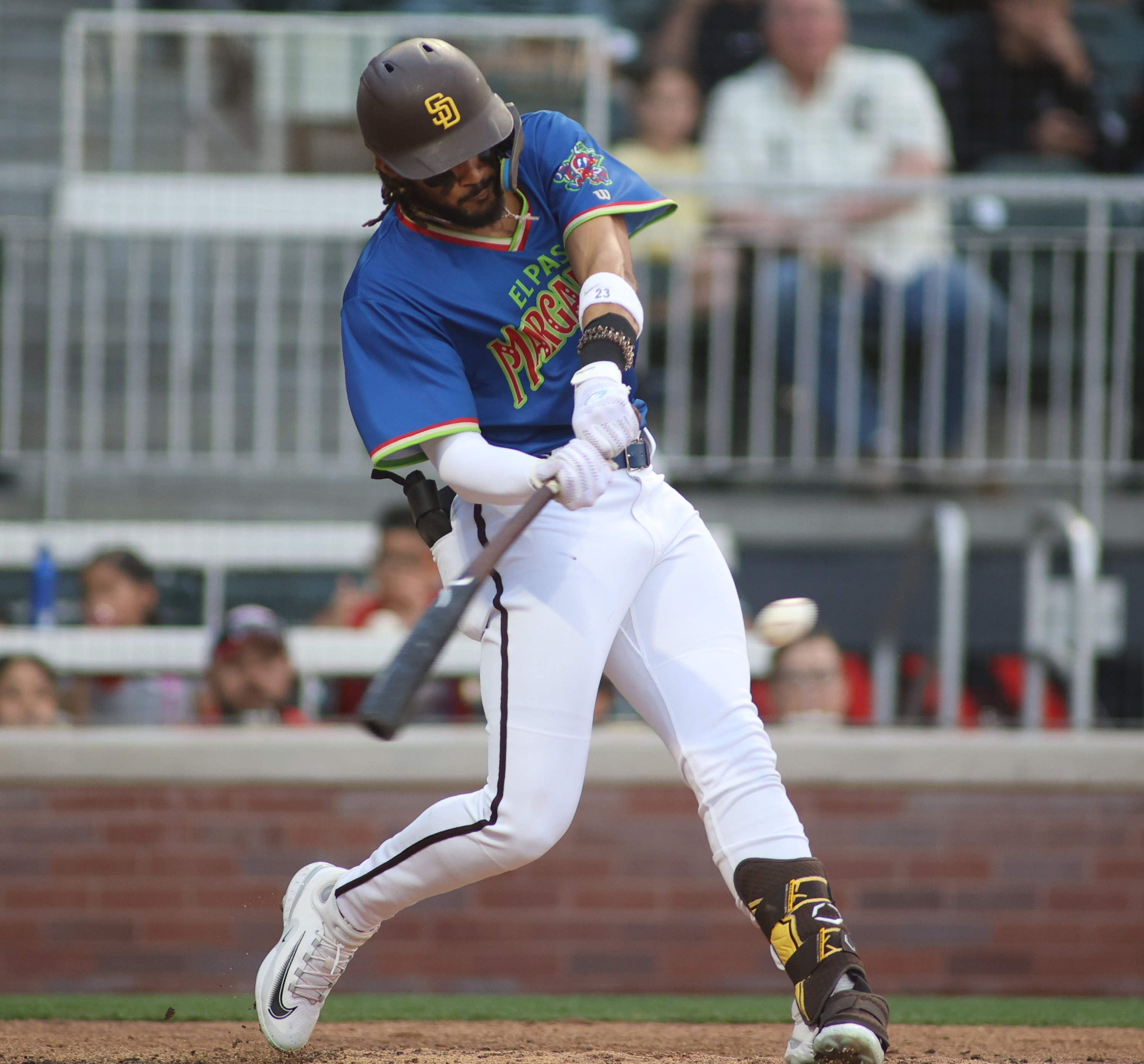 Tatis El dominicano Tatis se reunirá con los Padres el 20 de abril.