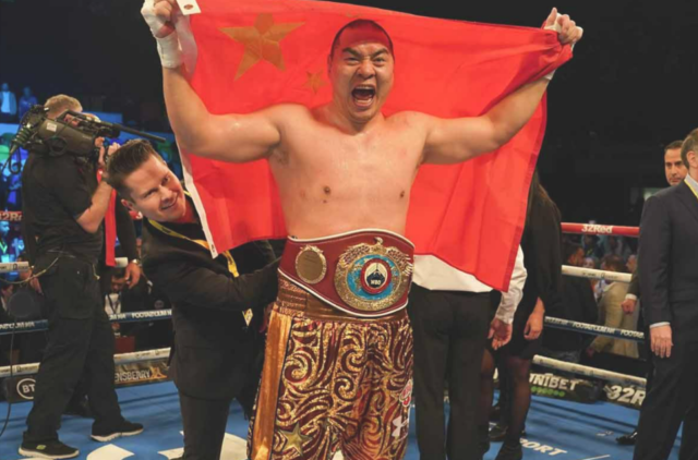 Zhang Zhang estableció dominio con su guardia zurda.