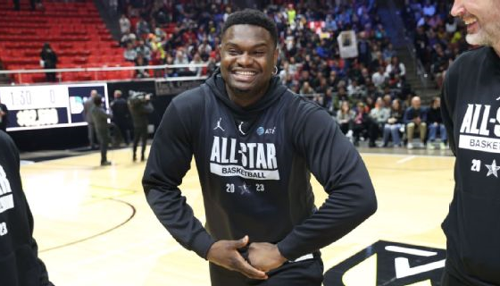 Zion Williamson sigue con su proceso de recuperación.