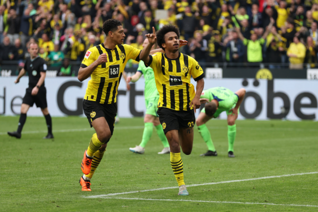 Bellingham marca doblete en goleada del Dortmund ante Wolfburgo.