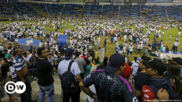 La tragedia en el estadio Cuscaltán dejó doce muertos.