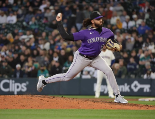 JustinLaw Justin Lawrence mejora marca a 1-1, y 1.80 de efectividad.