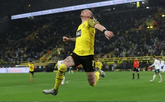 Mund El Dortmund no le pierde la pisada al Bayern y luchará hasta lo último.