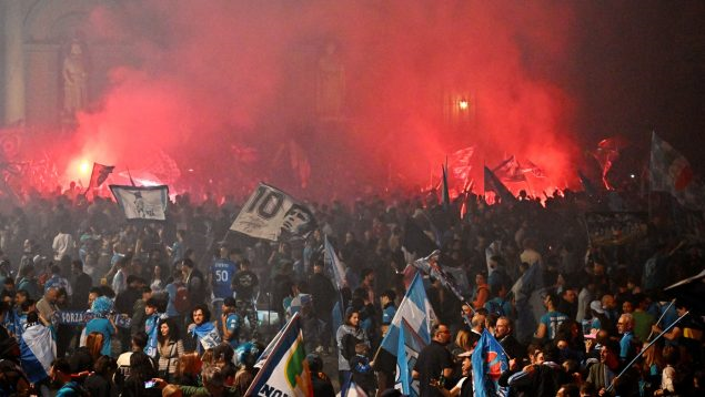 Terminó mal la celebración del Scudetto del Napoli en su casa.