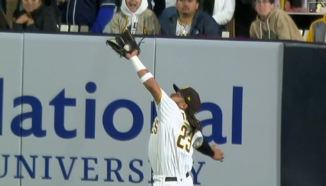 Tatis Una espectacular atrapada del dominicano Fernando Tatis Jr.