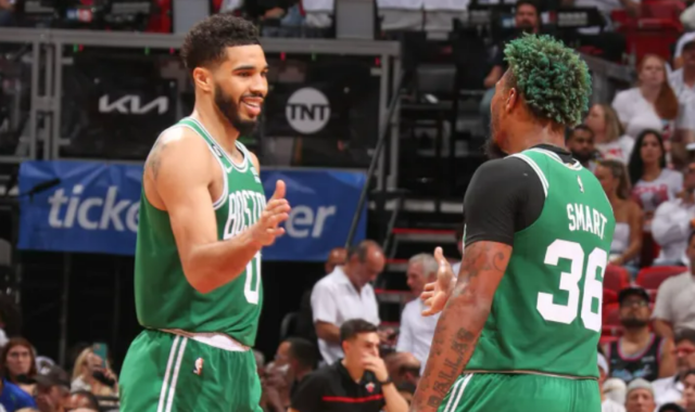 Jayson Tatum anotó 34 puntos en el triunfo de Boston Celtics.