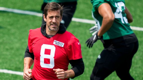 Aaron Rodgers minimizó la lesión, pero no ha podido participar de los entrenamientos.