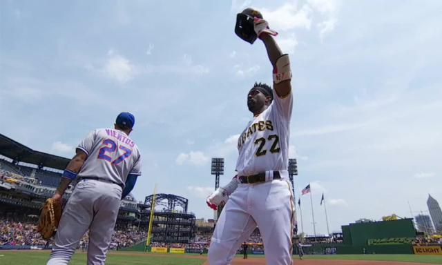 Andrew Andrew McCutchen dio su hit 2,000 ante el venezolano Carlos Carrasco.