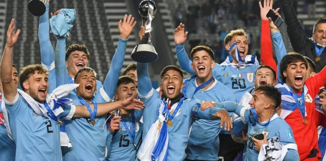 Charrúa Los charrúas festejan su primera Copa Mundial de la Sub-20.