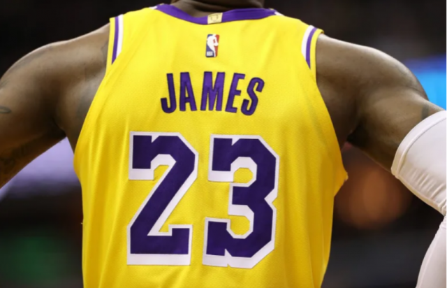 LeBron James volverá a usar el 23 este año en su temporada 21.