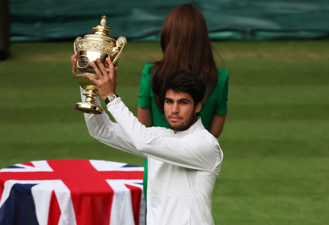 Alcaraz gana su primer título de Wimbledon y a los 20 años y 2 meses.
