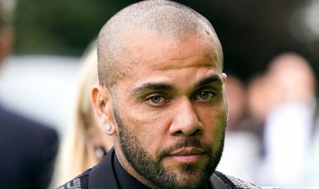 Alves fue citado para notificarle su procesamiento.