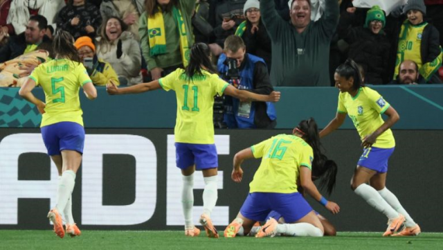 Goleada Brasil golea a Panamá con "hat-trick" de Ary Borges.