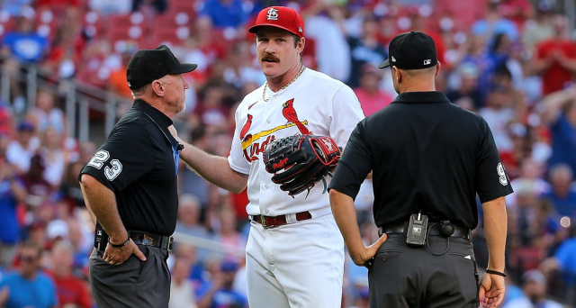 Mikolas La suspensión de Mikolas estaba supuesta a comenzar el viernes.