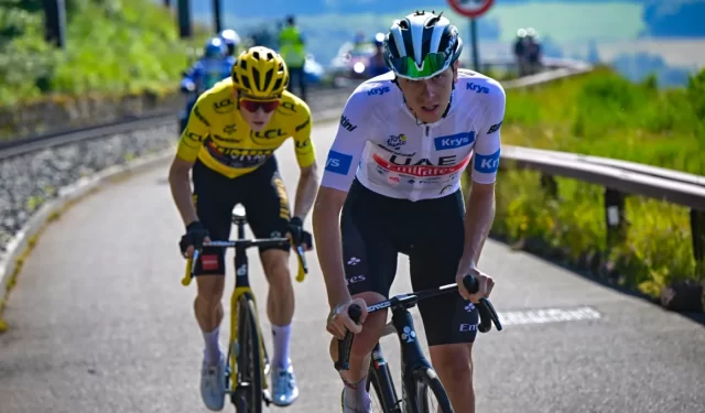 Poga Pogacar y Vingegaard en el Puy de Dôme.