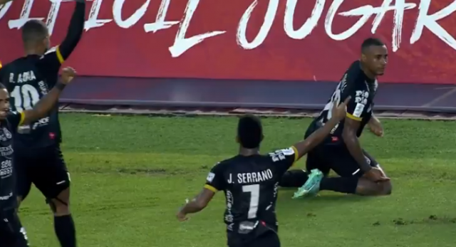 CAI Carlos Small celebra tras marcar el primer gol del CAI al minuto 55.