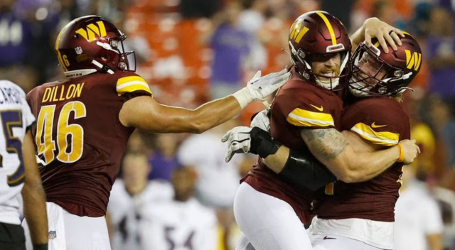Commanders derrotan a Ravens al final en pretemporada.