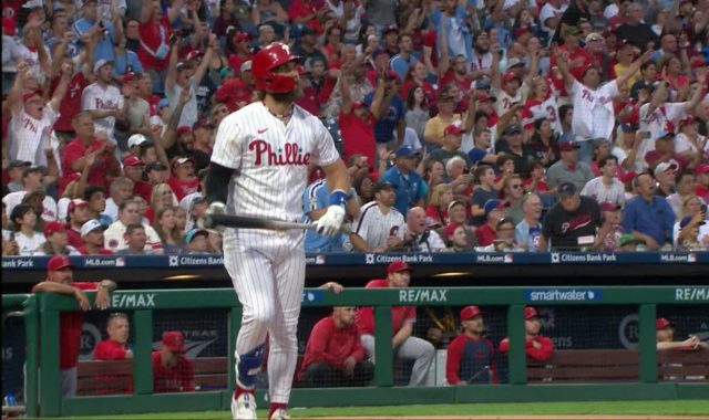 Harper dio su jonrón 299 en el segundo episodio.