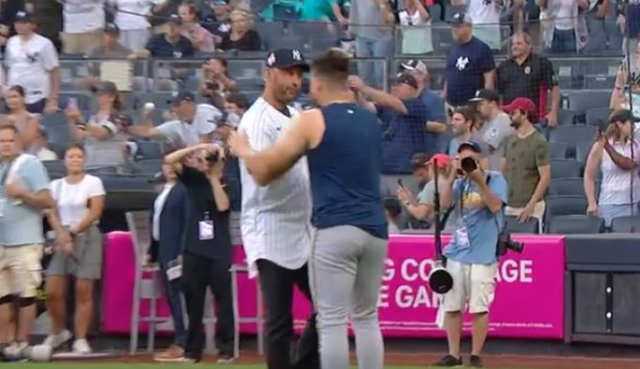 Willy Adames quedó sin palabras al conocer a su ídolo, Derek Jeter.