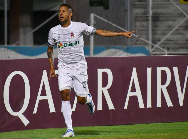 Gaby Torres anotó el primer gol al minuto 15 ante el Olancho.
