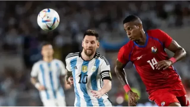 Gilberto Gilberto Hernández jugó ante Lionel Messi en el partido amistoso.