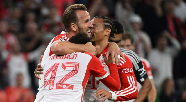Kane Harry Kane celebra con sus compañeros del Bayern que venció al United.
