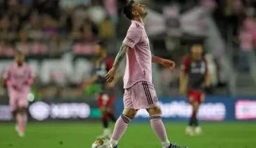 Messi Messi notó dolores en la parte posterior del muslo.