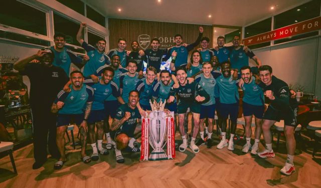 Arsenal se proclama campeón tras empate del Manchester City luego de 22 años