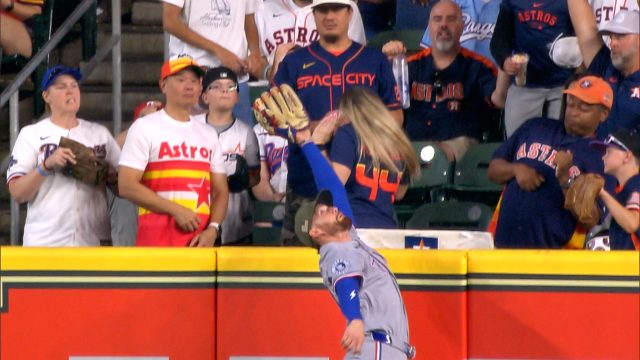 Nimmo obsequia pelotas a fanáticos de Astros por no intervenir en el robo de jonrón